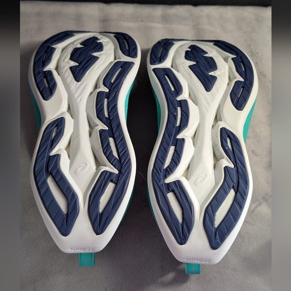 Women's Asics Superblast Size 7.5 - Picture 11 of 16